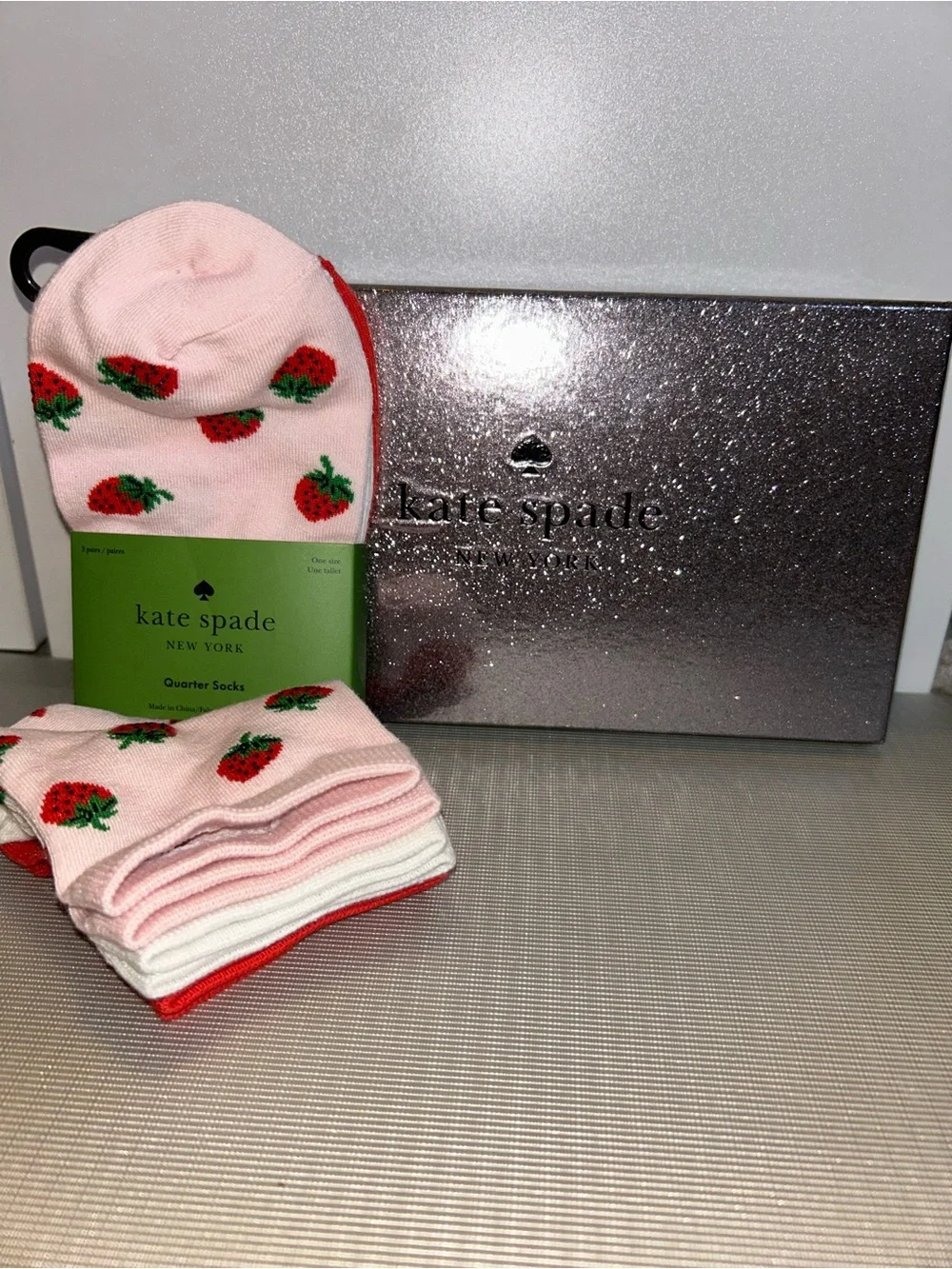 ✨BUNDLE✨ Kate Spade Socks set with a Kate Spade long wallet size box